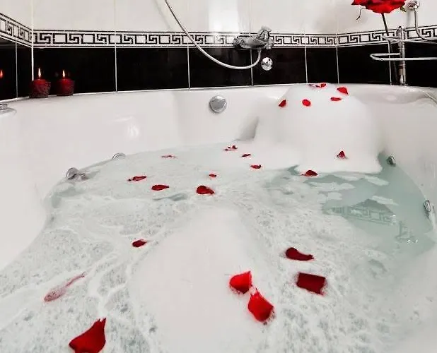 Beachfront With Wonderful Large Terrace Apartament Makarska