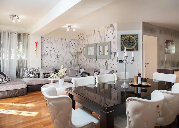 Beachfront With Wonderful Large Terrace Apartament