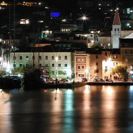 Beachfront With Wonderful Large Terrace * Makarska