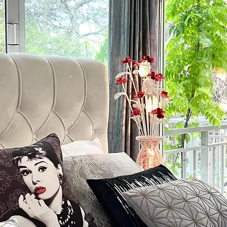 Beachfront With Wonderful Large Terrace Apartament