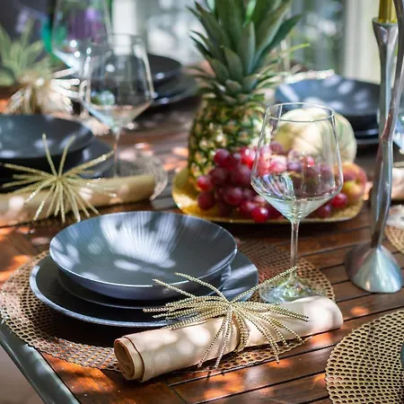 Beachfront With Wonderful Large Terrace Apartament *