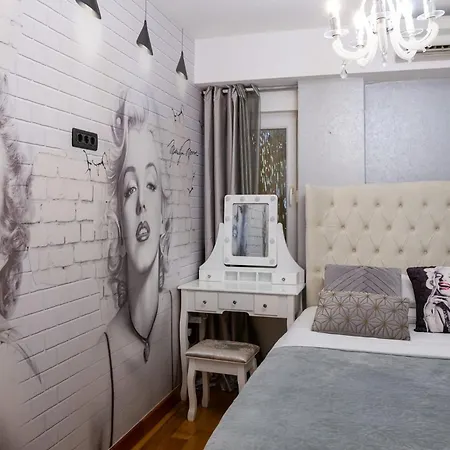 Beachfront With Wonderful Large Terrace Apartament Makarska