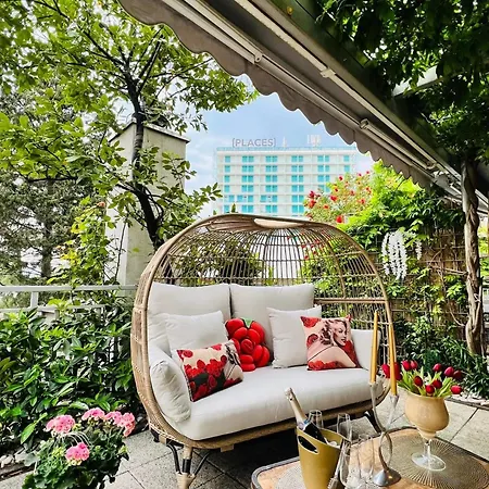 Beachfront With Wonderful Large Terrace Apartament