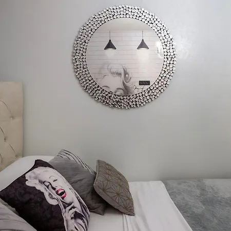 Beachfront With Wonderful Large Terrace Apartament *